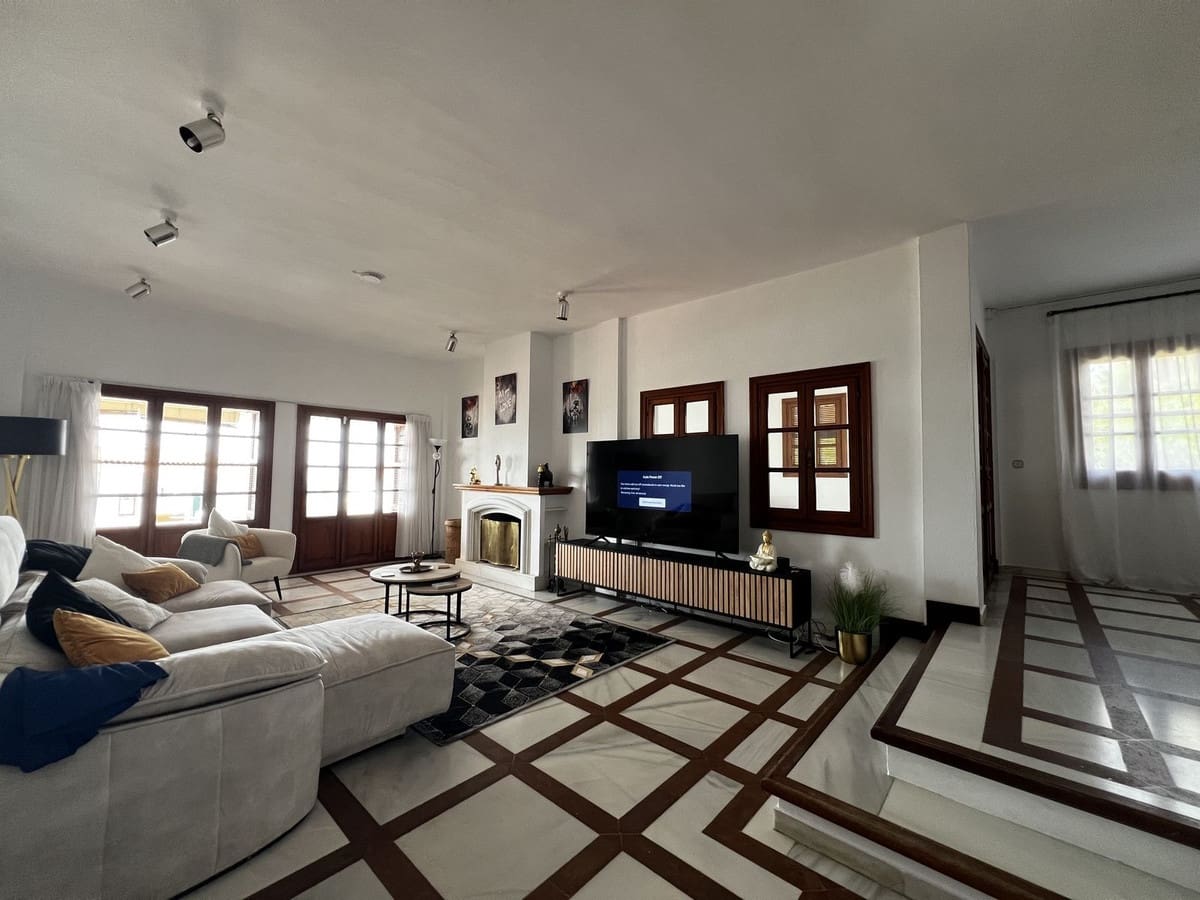 5 soverom Villa til salgs i Estepona med garasje - € 1 925 000 (Ref: 9524886)