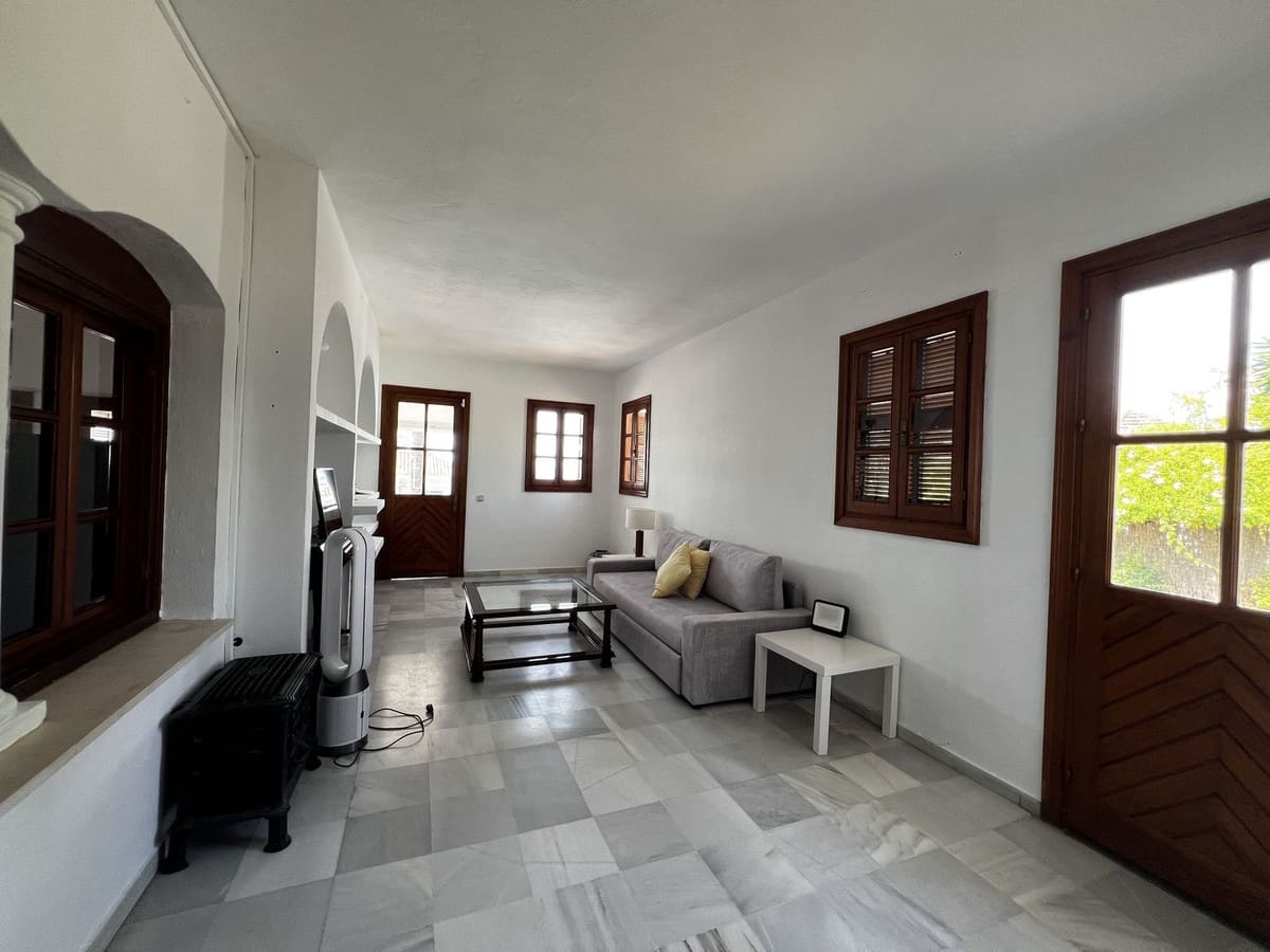 5 soverom Villa til salgs i Estepona med garasje - € 1 925 000 (Ref: 9524886)