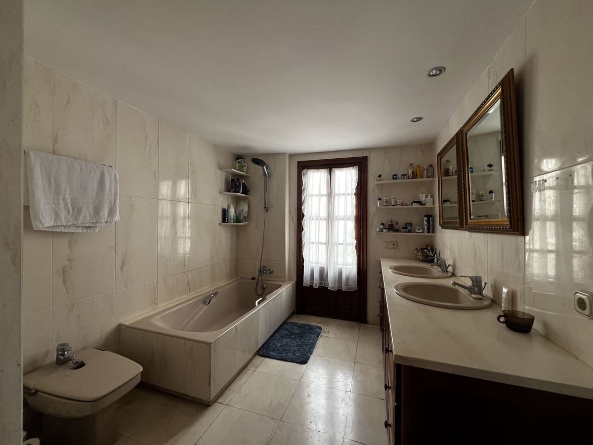 5 soverom Villa til salgs i Estepona med garasje - € 1 925 000 (Ref: 9524886)