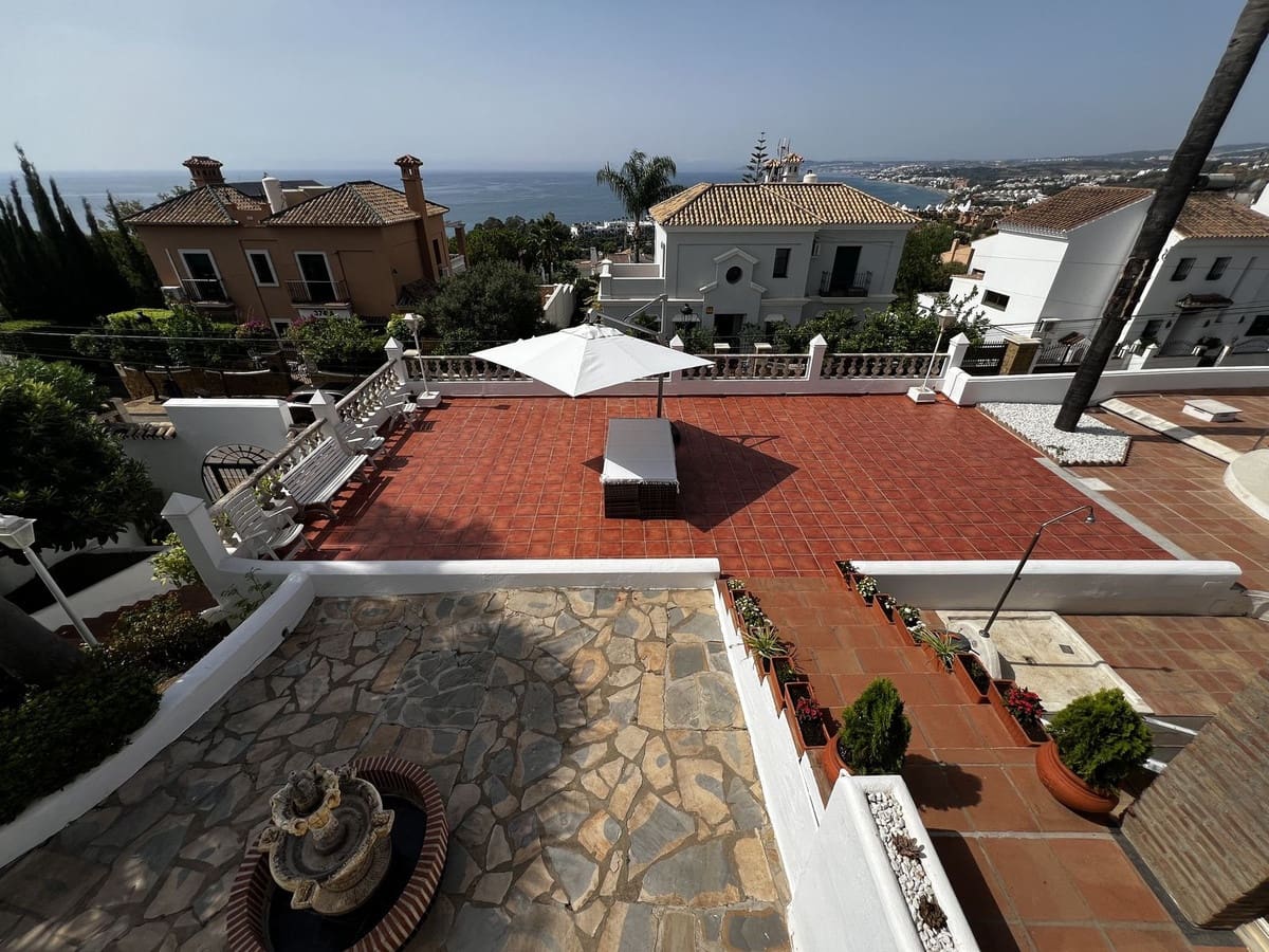 5 soverom Villa til salgs i Estepona med garasje - € 1 925 000 (Ref: 9524886)