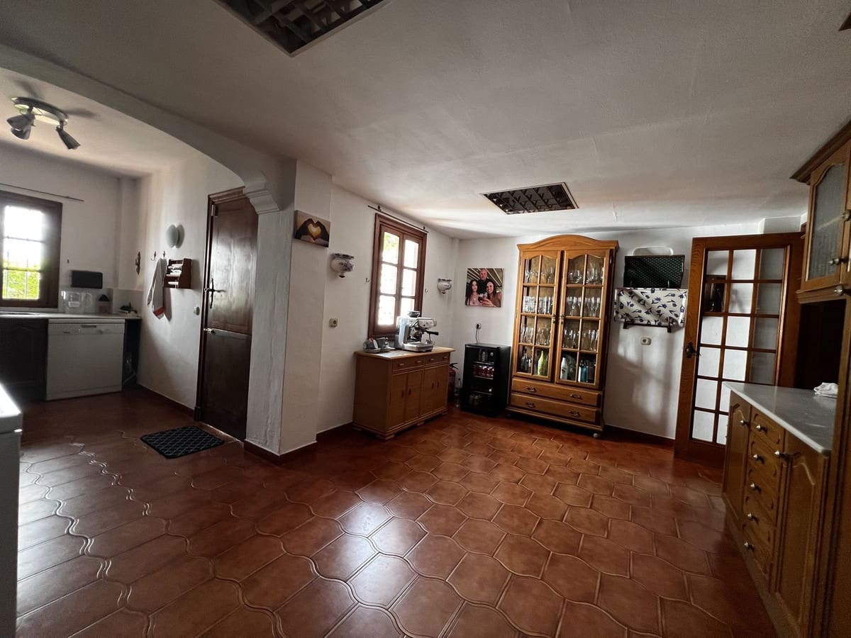 5 soverom Villa til salgs i Estepona med garasje - € 1 925 000 (Ref: 9524886)