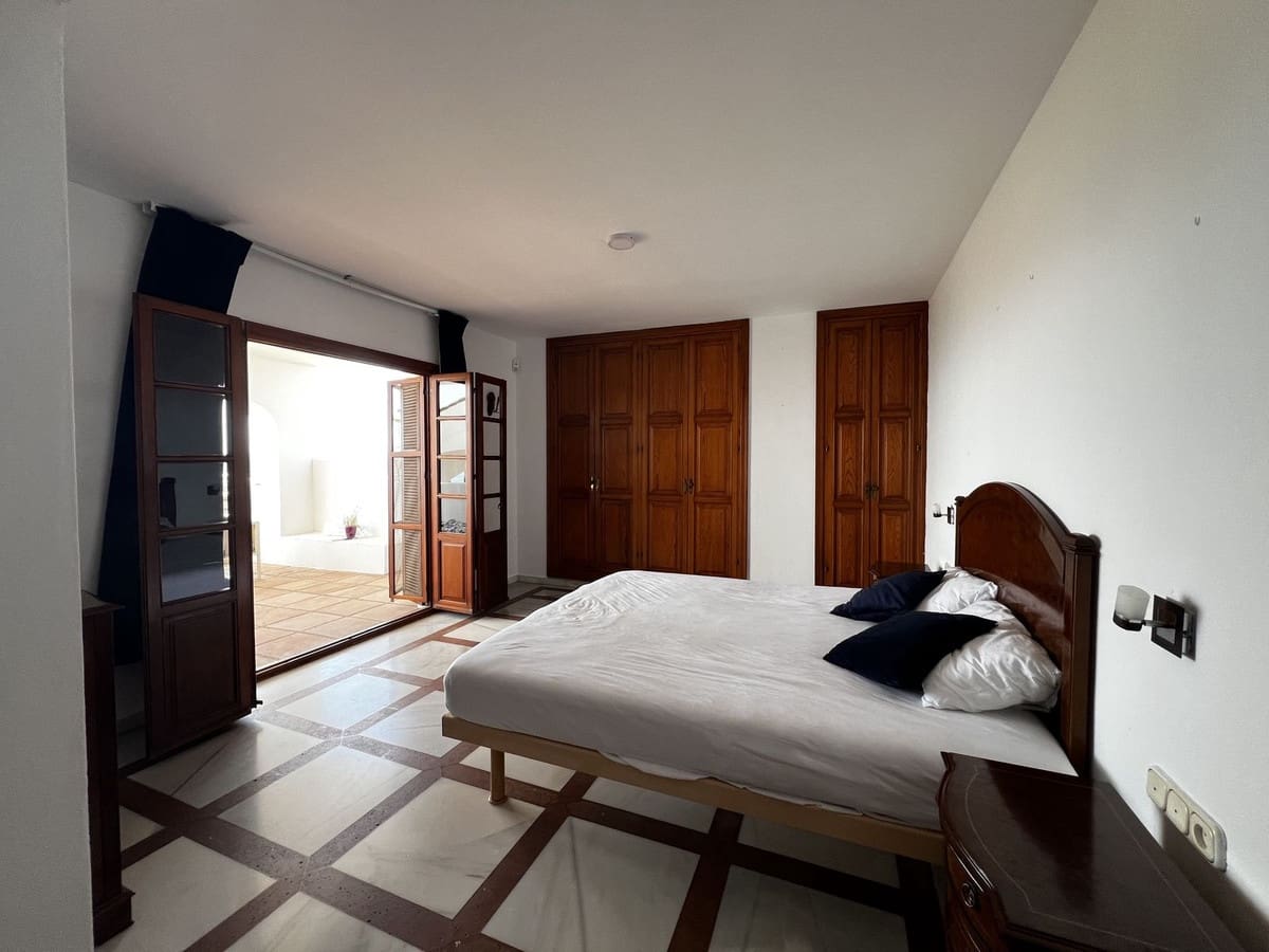 5 soverom Villa til salgs i Estepona med garasje - € 1 925 000 (Ref: 9524886)