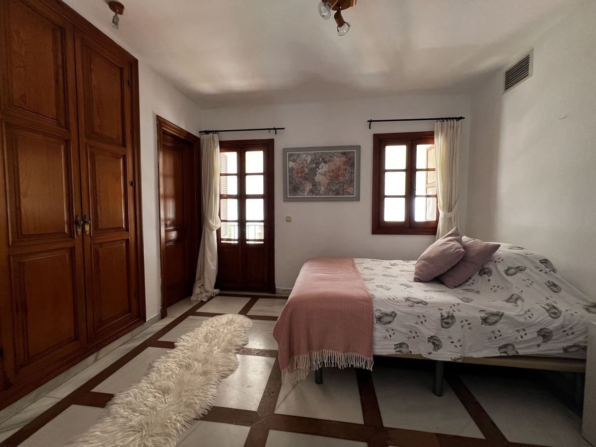 5 soverom Villa til salgs i Estepona med garasje - € 1 925 000 (Ref: 9524886)