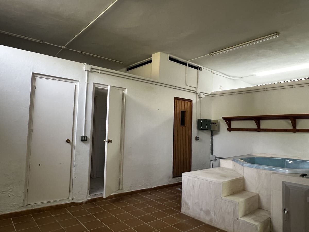 5 soverom Villa til salgs i Estepona med garasje - € 1 925 000 (Ref: 9524886)