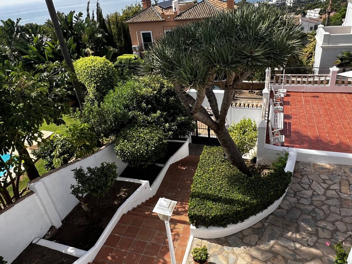 5 soverom Villa til salgs i Estepona med garasje - € 1 925 000 (Ref: 9524886)