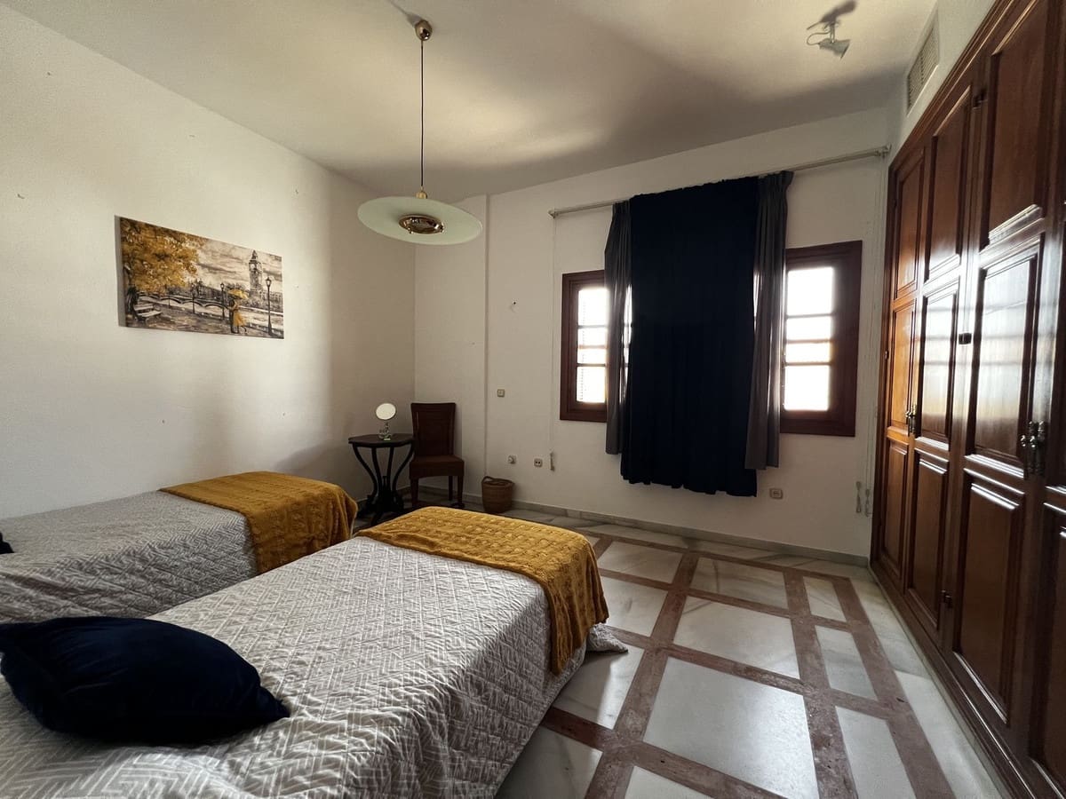 5 soverom Villa til salgs i Estepona med garasje - € 1 925 000 (Ref: 9524886)