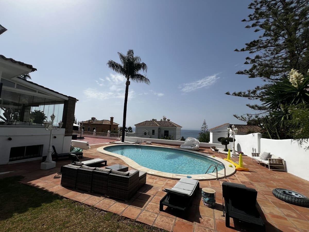 5 soverom Villa til salgs i Estepona med garasje - € 1 925 000 (Ref: 9524886)