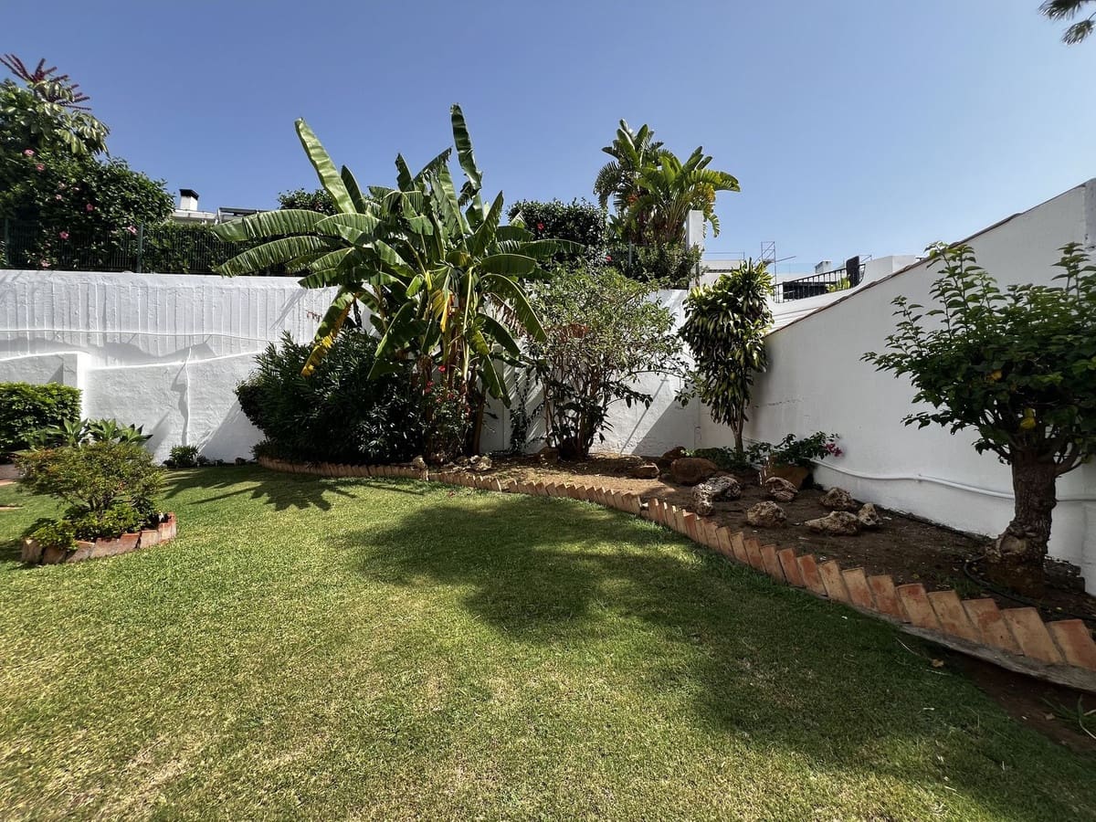 5 soverom Villa til salgs i Estepona med garasje - € 1 925 000 (Ref: 9524886)