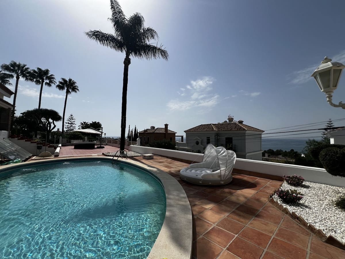 5 soverom Villa til salgs i Estepona med garasje - € 1 925 000 (Ref: 9524886)