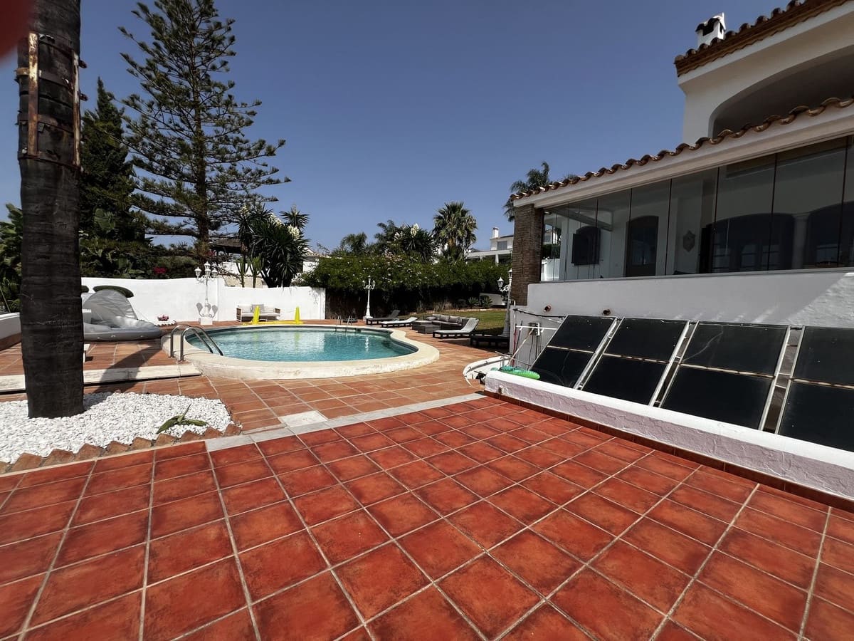5 soverom Villa til salgs i Estepona med garasje - € 1 925 000 (Ref: 9524886)