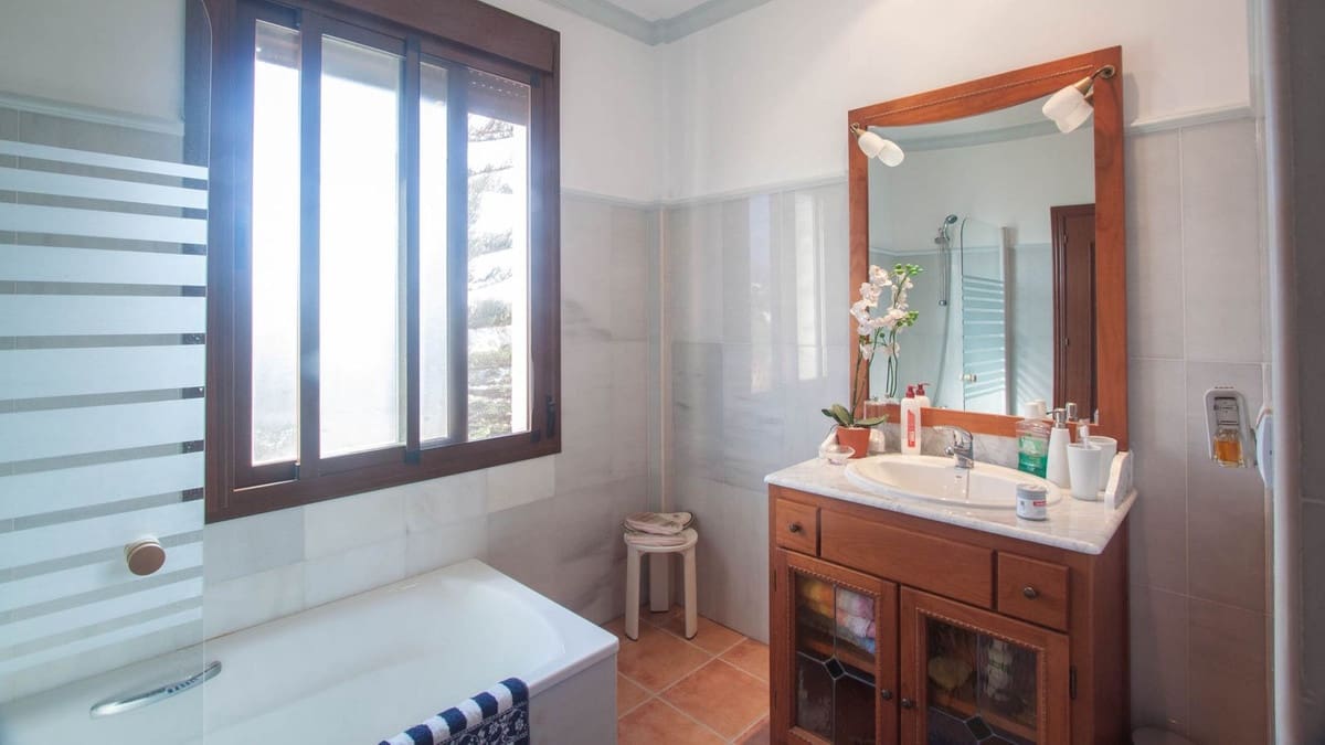 3 slaapkamer Villa te koop in El Padron - € 2.400.000 (Ref: 9524890)