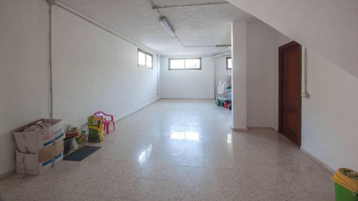 3 slaapkamer Villa te koop in El Padron - € 2.400.000 (Ref: 9524890)