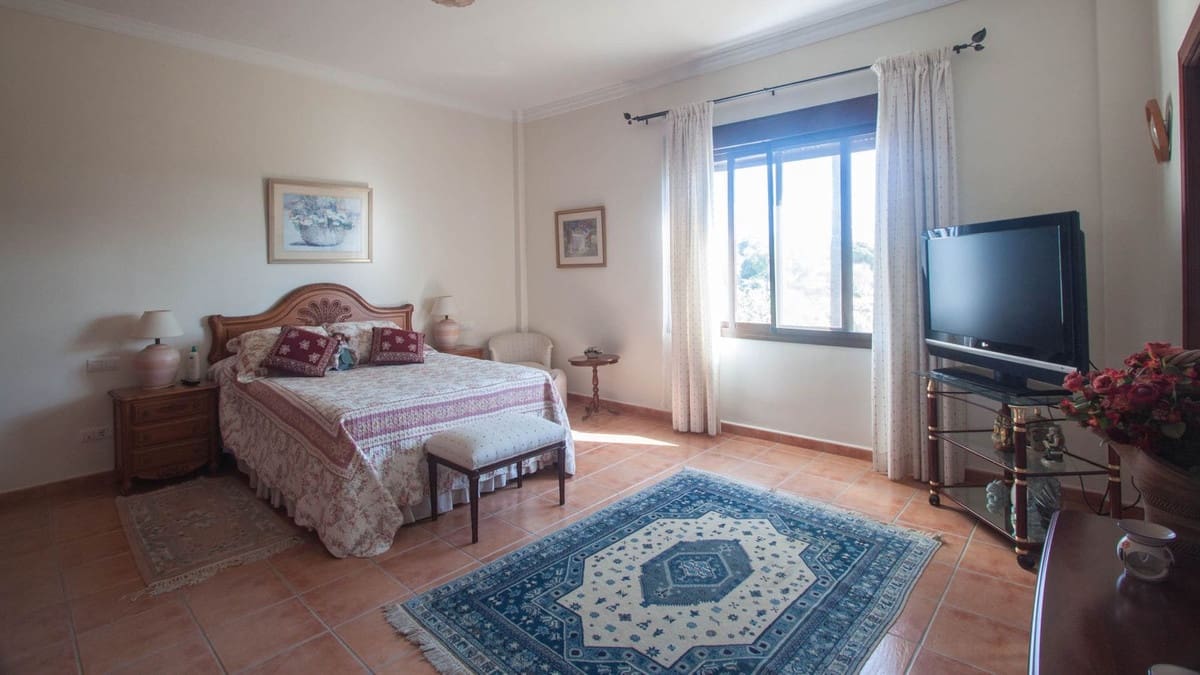 3 slaapkamer Villa te koop in El Padron - € 2.000.000 (Ref: 9524890)