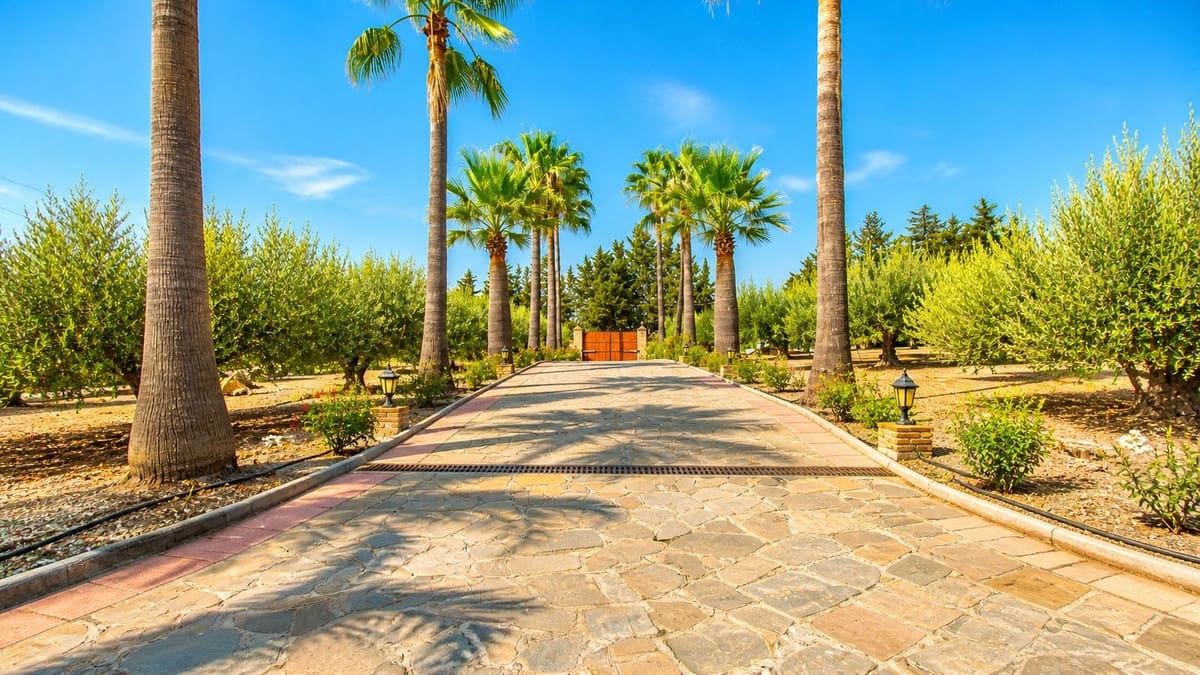 3 bedroom Villa for sale in El Padron - € 2,000,000 (Ref: 9524890)