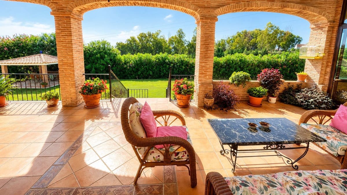 3 bedroom Villa for sale in El Padron - € 2,000,000 (Ref: 9524890)