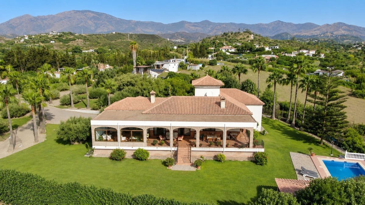 3 bedroom Villa for sale in El Padron - € 2,000,000 (Ref: 9524890)