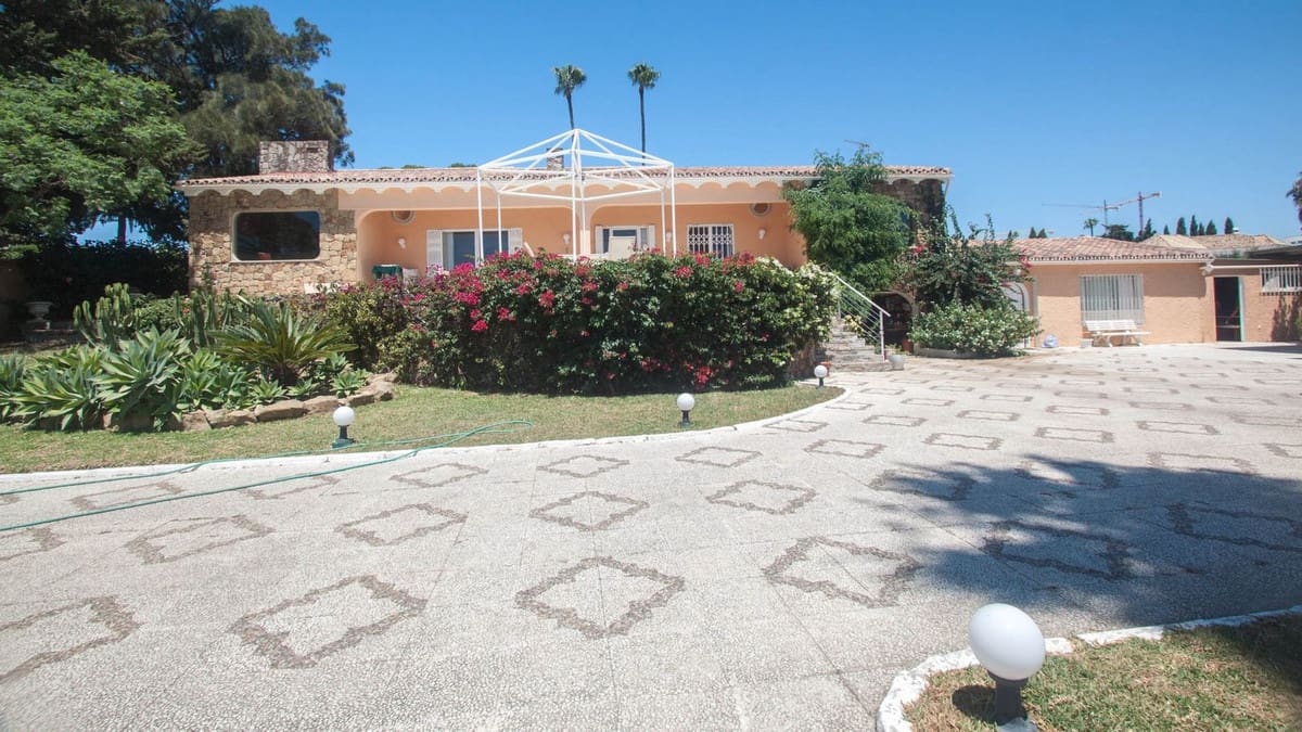 4 sovrum Villa till salu i Estepona - 2 400 000 € (Ref: 9524891)