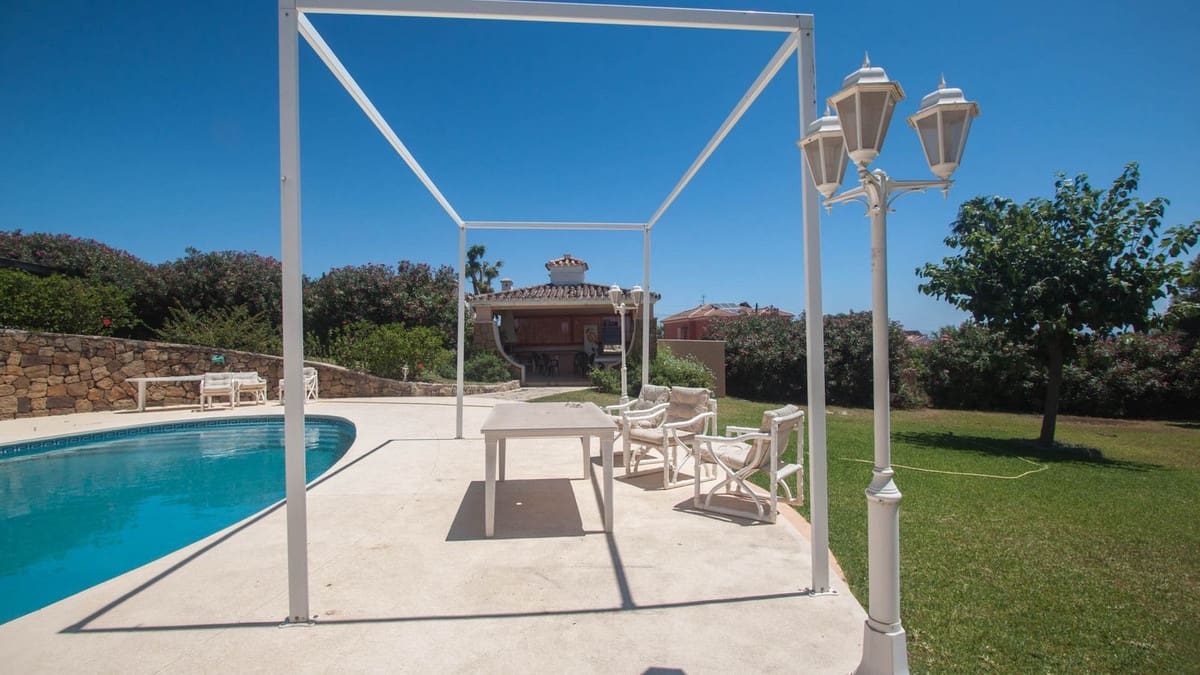 4 sovrum Villa till salu i Estepona - 2 400 000 € (Ref: 9524891)