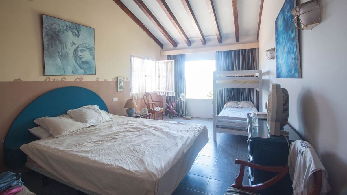 4 bedroom Villa for sale in Estepona - € 2,400,000 (Ref: 9524891)