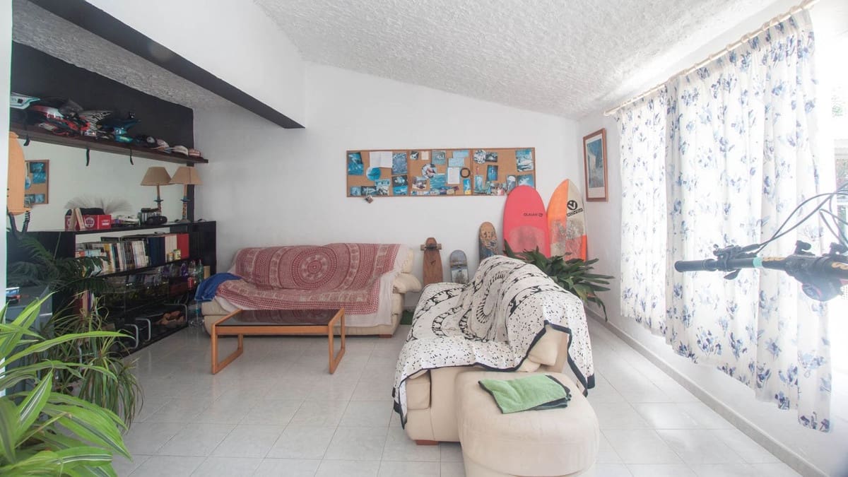 4 bedroom Villa for sale in Estepona - € 2,400,000 (Ref: 9524891)