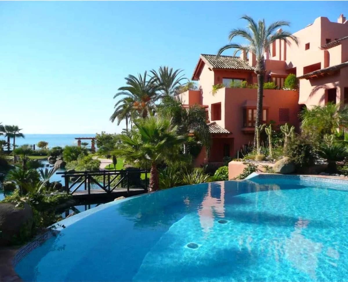 3 bedroom Apartment for sale in Estepona - € 2,250,000 (Ref: 9524893)