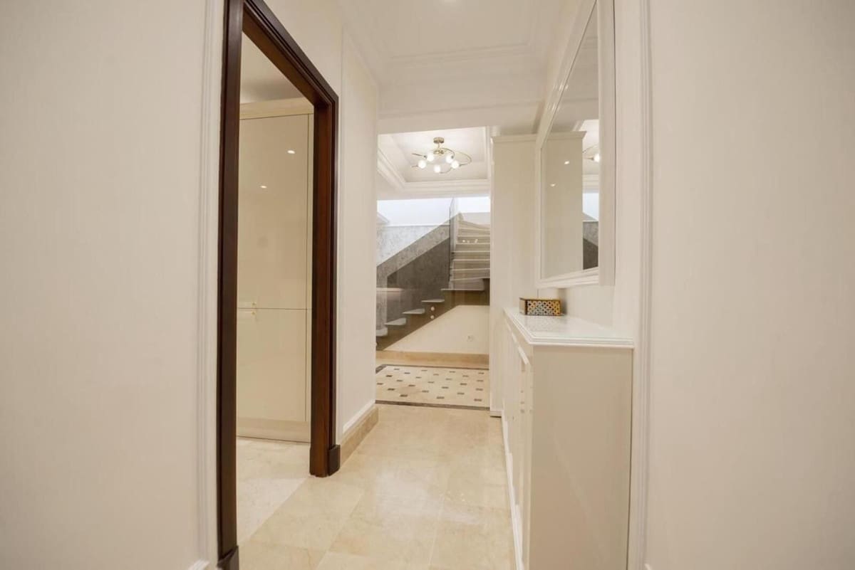 3 bedroom Apartment for sale in Estepona - € 2,250,000 (Ref: 9524893)