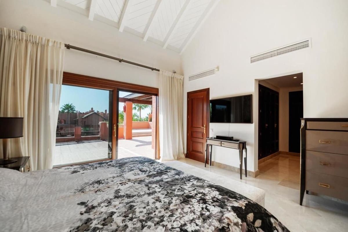 Apartamento de 3 habitaciones en Estepona en venta - 2.250.000 € (Ref: 9524893)