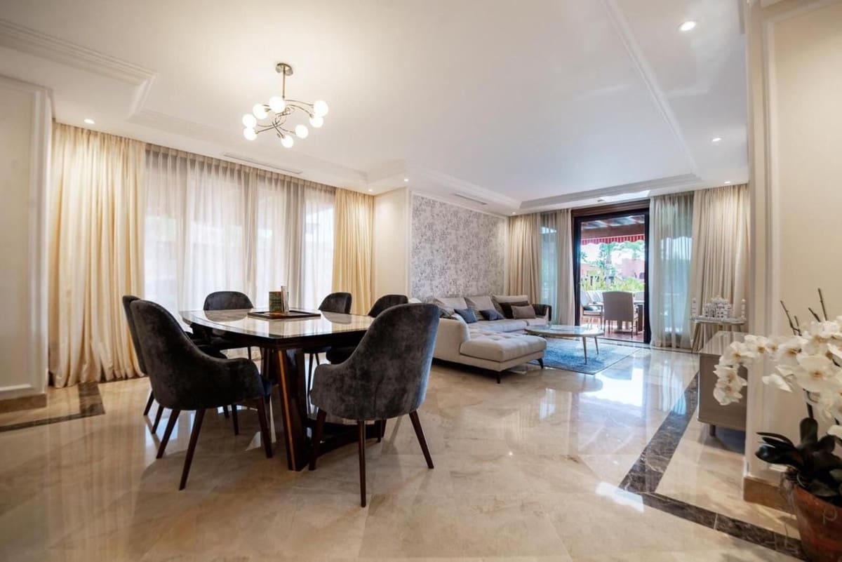 Apartamento de 3 habitaciones en Estepona en venta - 2.250.000 € (Ref: 9524893)