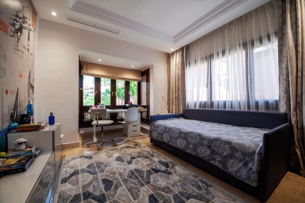 Apartamento de 3 habitaciones en Estepona en venta - 2.250.000 € (Ref: 9524893)