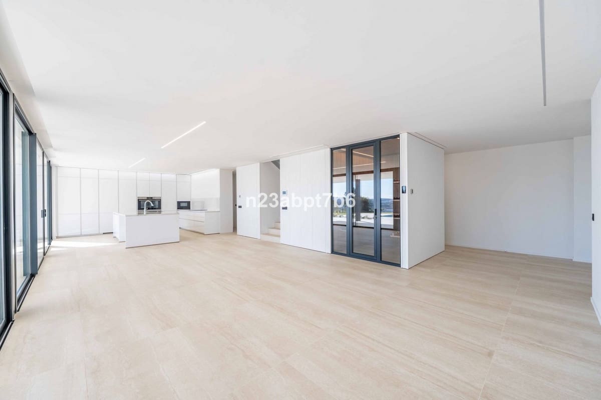 5 bedroom Villa for sale in Sotogrande - € 3,350,000 (Ref: 9524894)