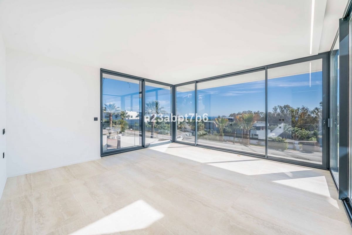 5 bedroom Villa for sale in Sotogrande - € 3,350,000 (Ref: 9524894)