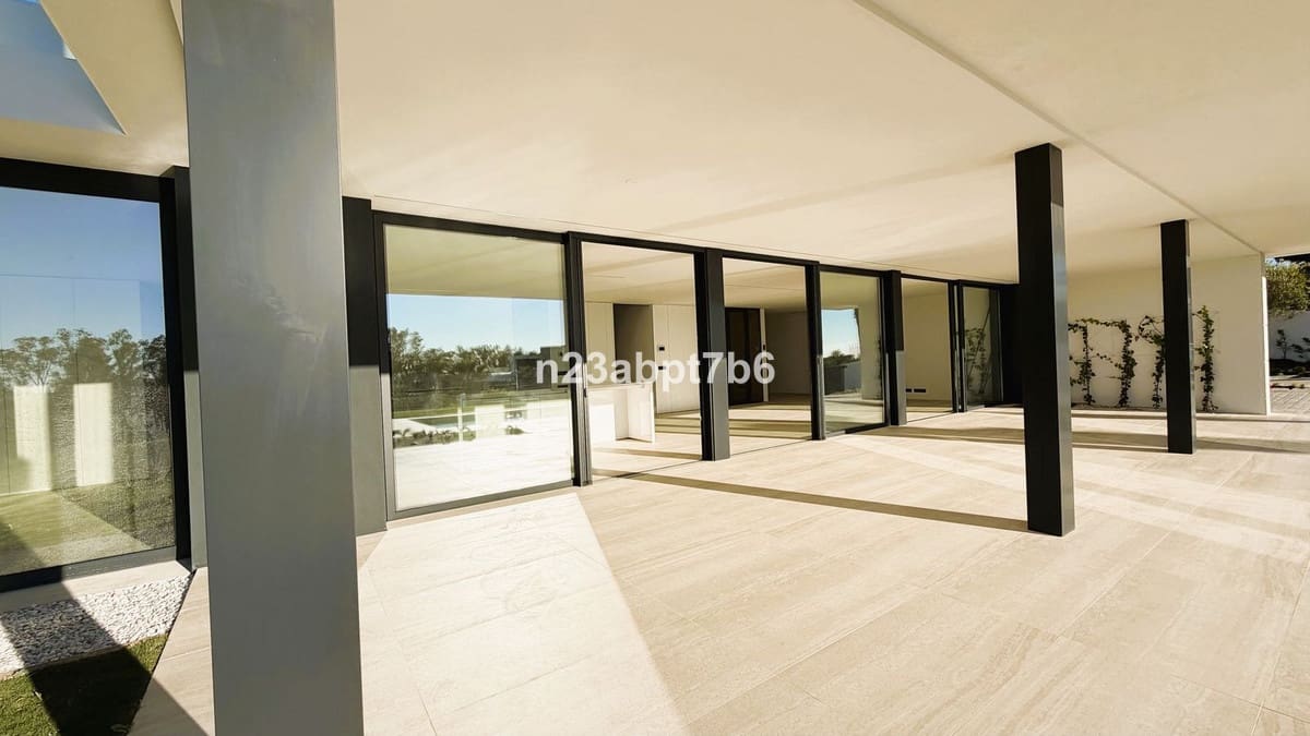 5 bedroom Villa for sale in Sotogrande - € 3,350,000 (Ref: 9524894)