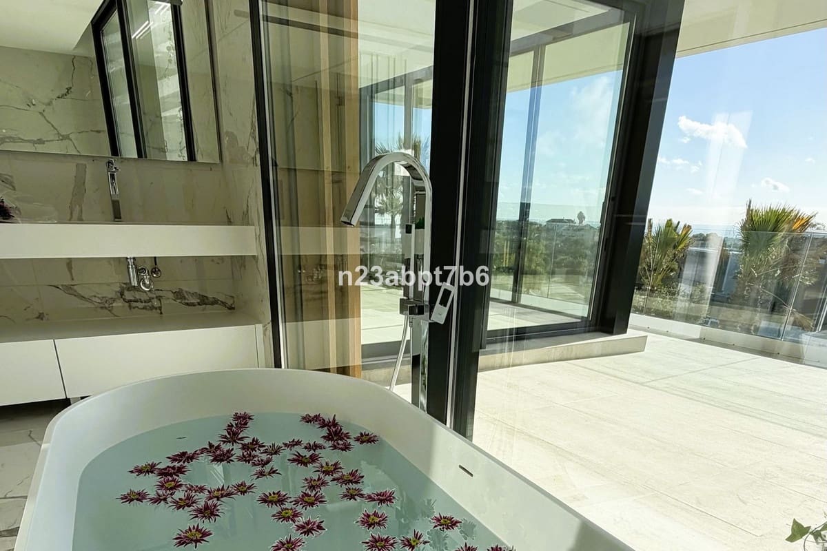 5 bedroom Villa for sale in Sotogrande - € 3,350,000 (Ref: 9524894)