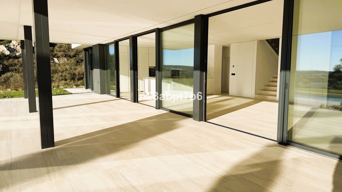 5 bedroom Villa for sale in Sotogrande - € 3,350,000 (Ref: 9524894)