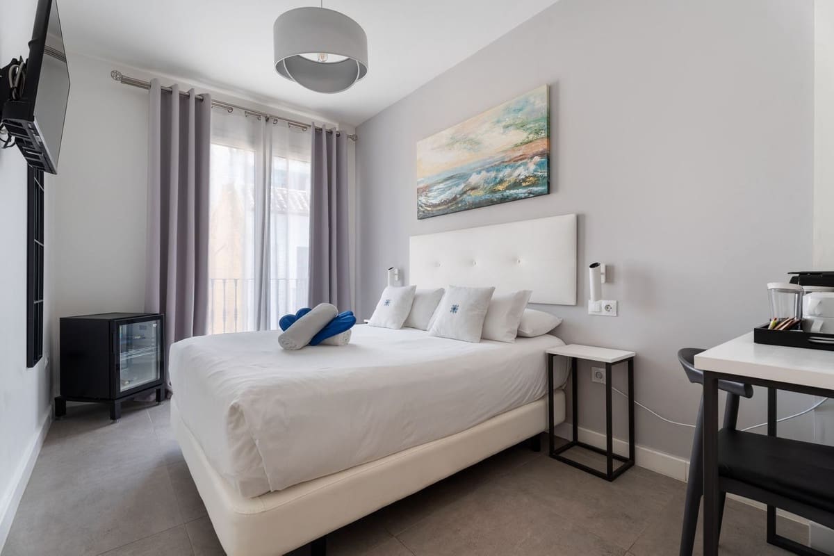 11 sypialnia Komercyjne na sprzedaż w Estepona - 3 300 000 € (Ref: 9524896)