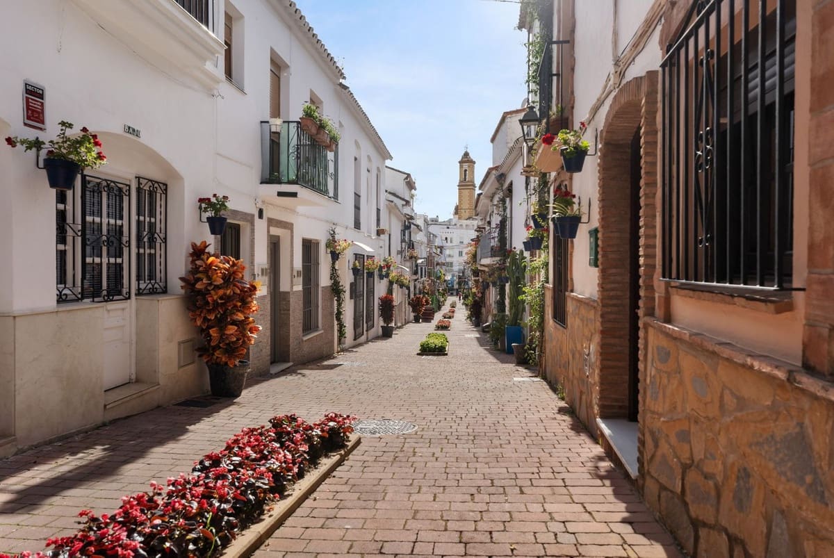 11 sypialnia Komercyjne na sprzedaż w Estepona - 3 300 000 € (Ref: 9524896)