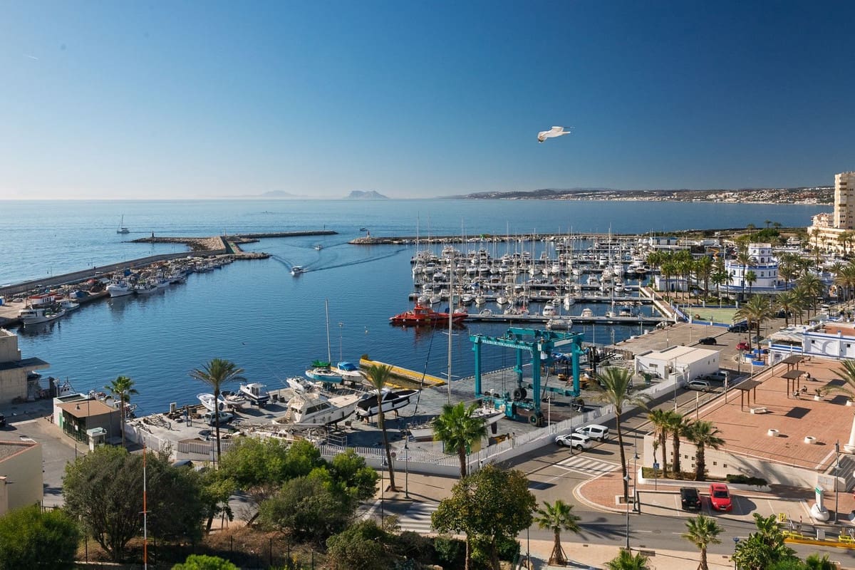 11 sypialnia Komercyjne na sprzedaż w Estepona - 3 300 000 € (Ref: 9524896)