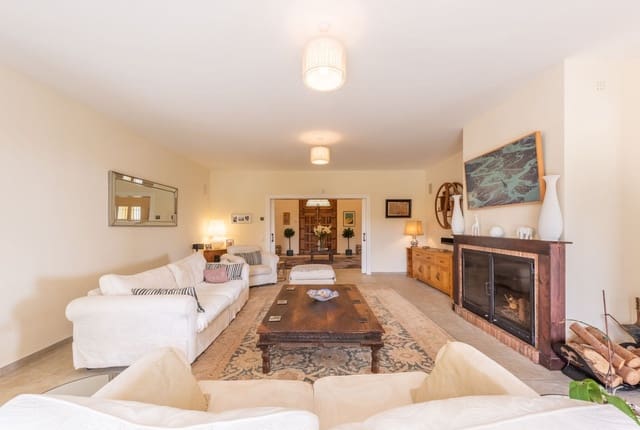 7 soverom Villa til salgs i Sotogrande Alto, San Roque - € 2 950 000 (Ref: 9524897)