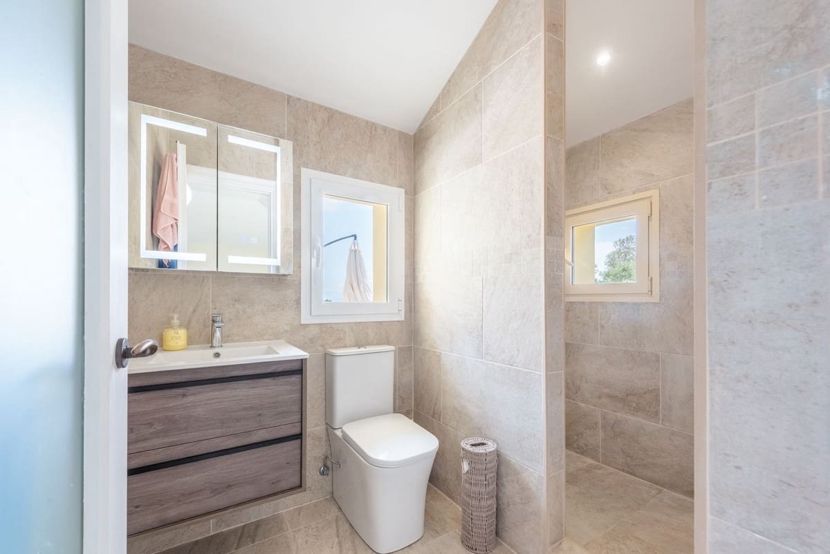 7 bedroom Villa for sale in Sotogrande - € 2,950,000 (Ref: 9524897)