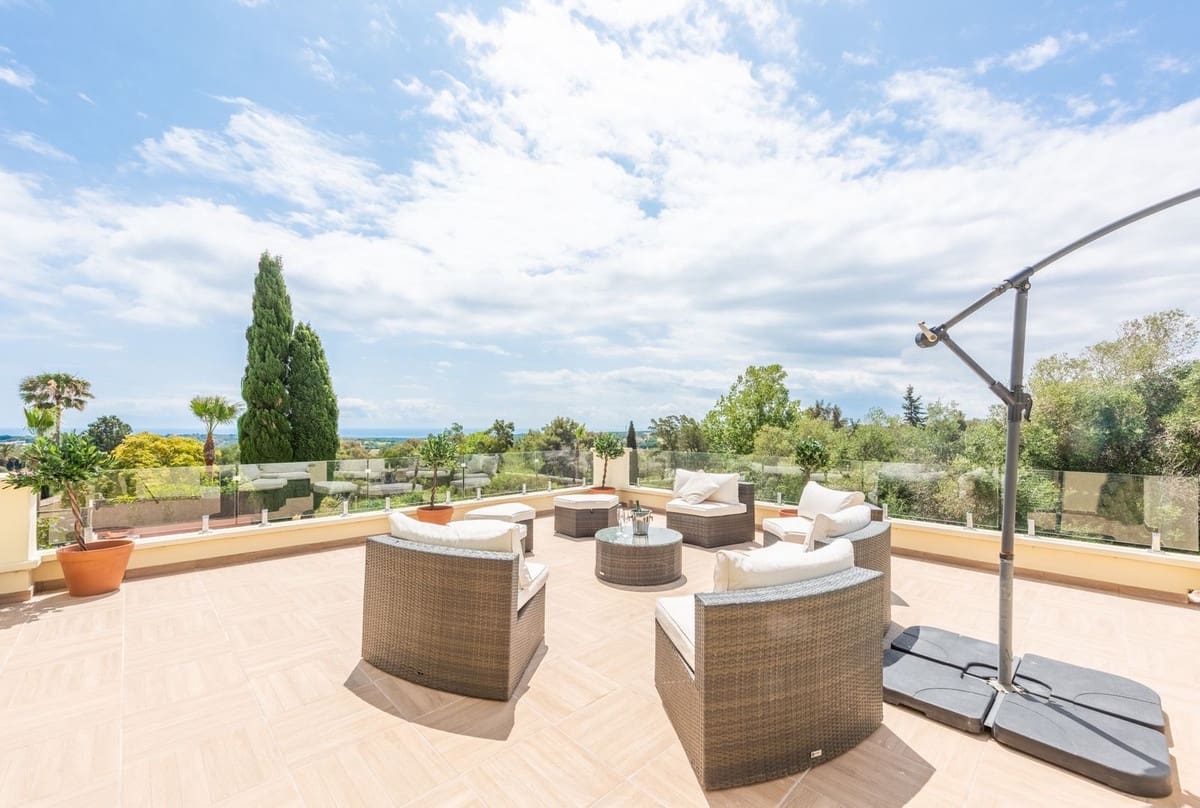 7 bedroom Villa for sale in Sotogrande - € 2,950,000 (Ref: 9524897)