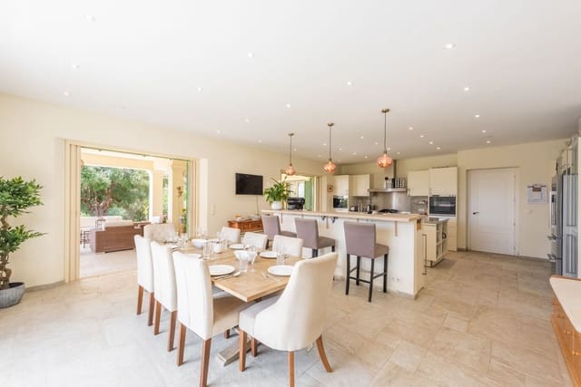 7 soverom Villa til salgs i Sotogrande Alto, San Roque - € 2 950 000 (Ref: 9524897)