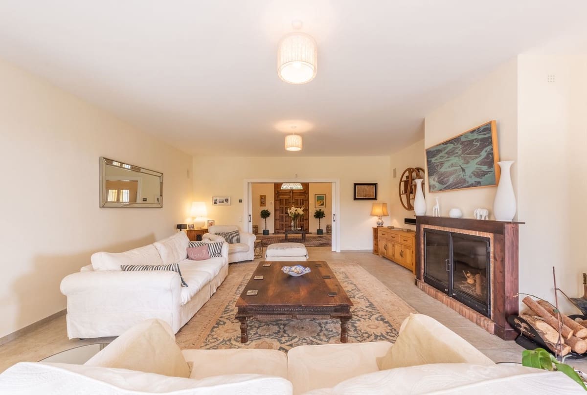 7 bedroom Villa for sale in Sotogrande - € 2,950,000 (Ref: 9524897)