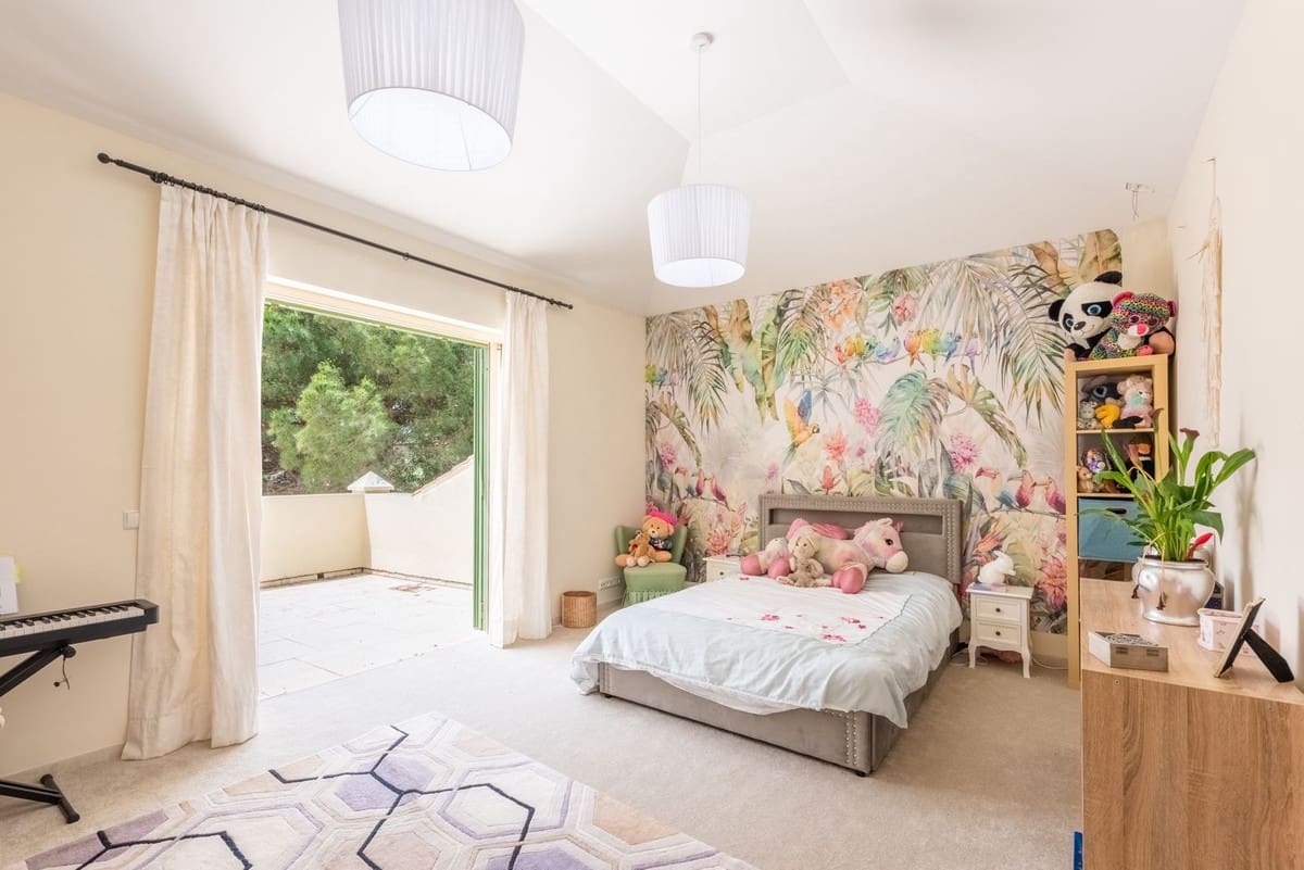 7 bedroom Villa for sale in Sotogrande - € 2,950,000 (Ref: 9524897)