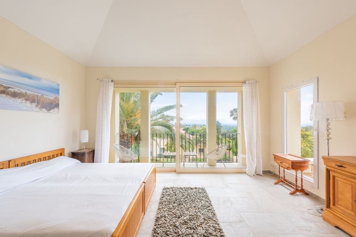 7 bedroom Villa for sale in Sotogrande - € 2,950,000 (Ref: 9524897)