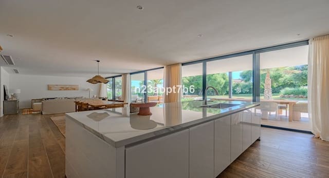 5 soverom Villa til salgs i Sotogrande Costa, San Roque med garasje - € 2 850 000 (Ref: 9524898)