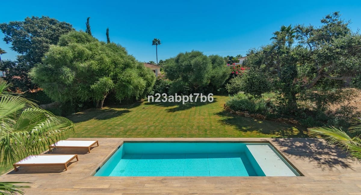 5 bedroom Villa for sale in Sotogrande with garage - € 2,850,000 (Ref: 9524898)