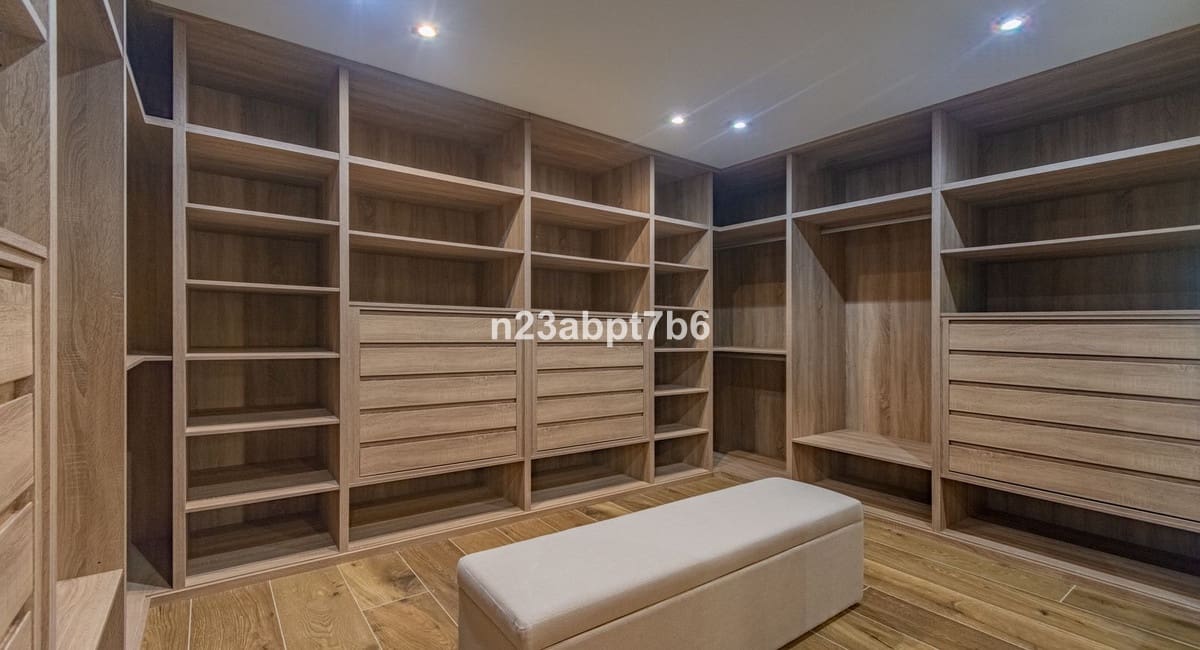 5 bedroom Villa for sale in Sotogrande with garage - € 2,850,000 (Ref: 9524898)