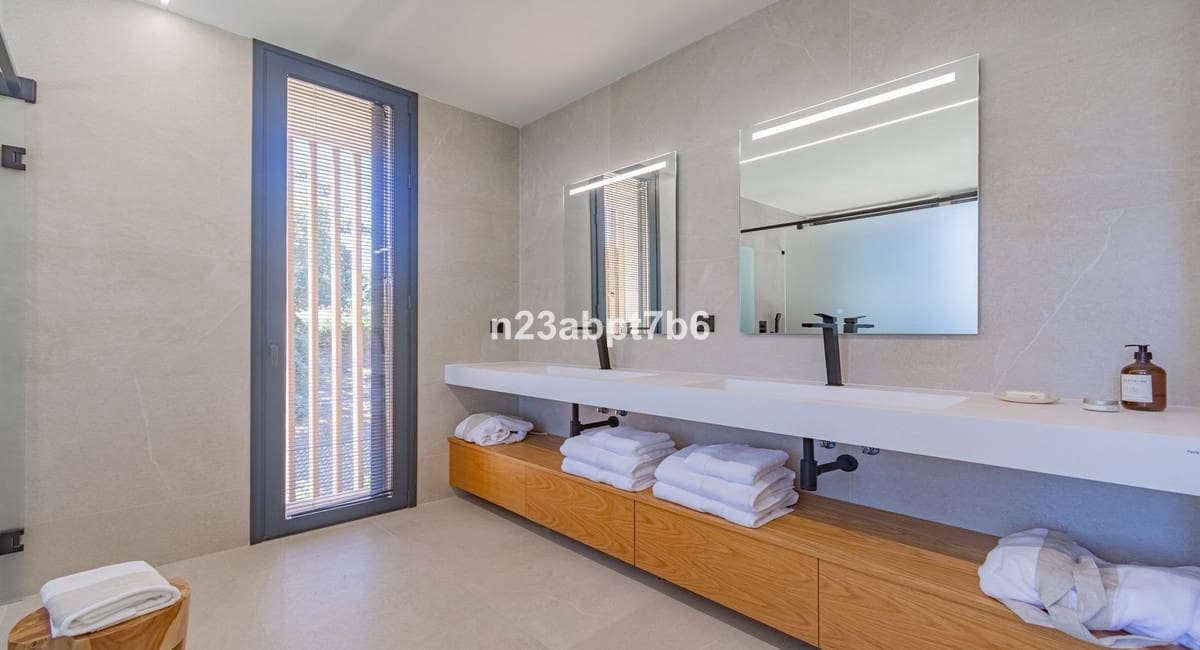 5 bedroom Villa for sale in Sotogrande with garage - € 2,850,000 (Ref: 9524898)