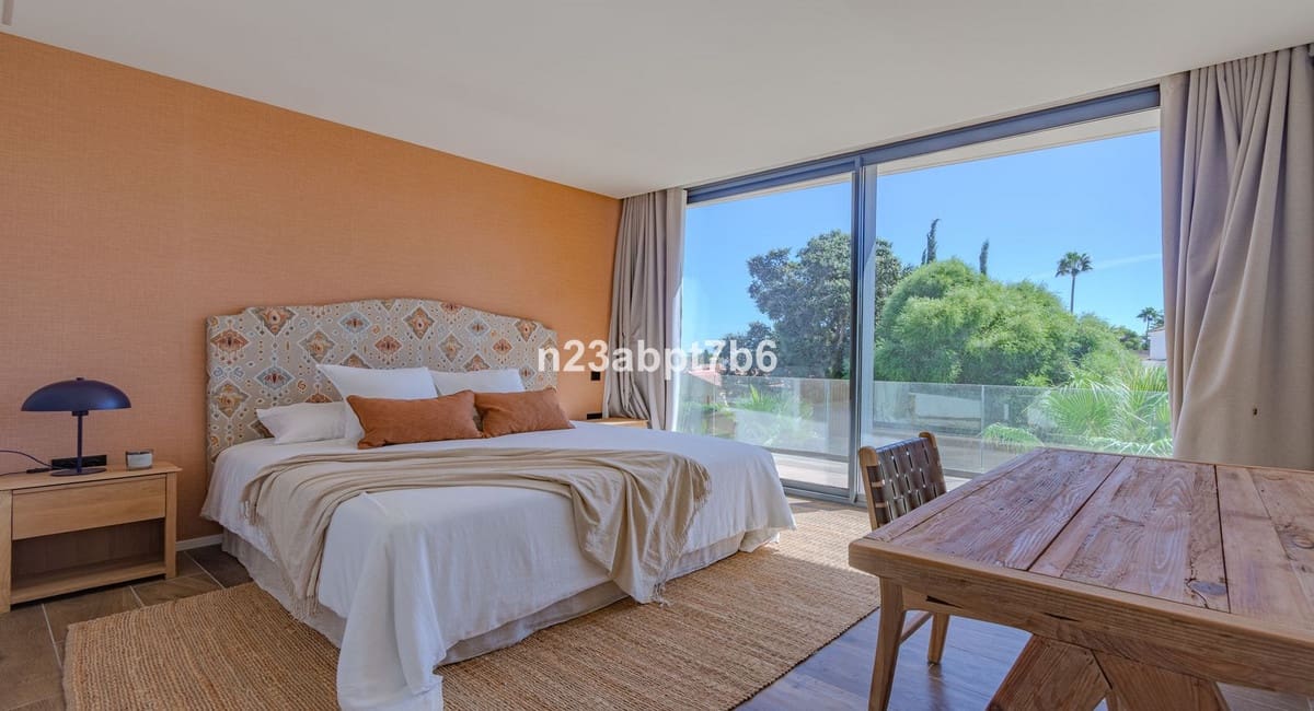 5 bedroom Villa for sale in Sotogrande with garage - € 2,850,000 (Ref: 9524898)