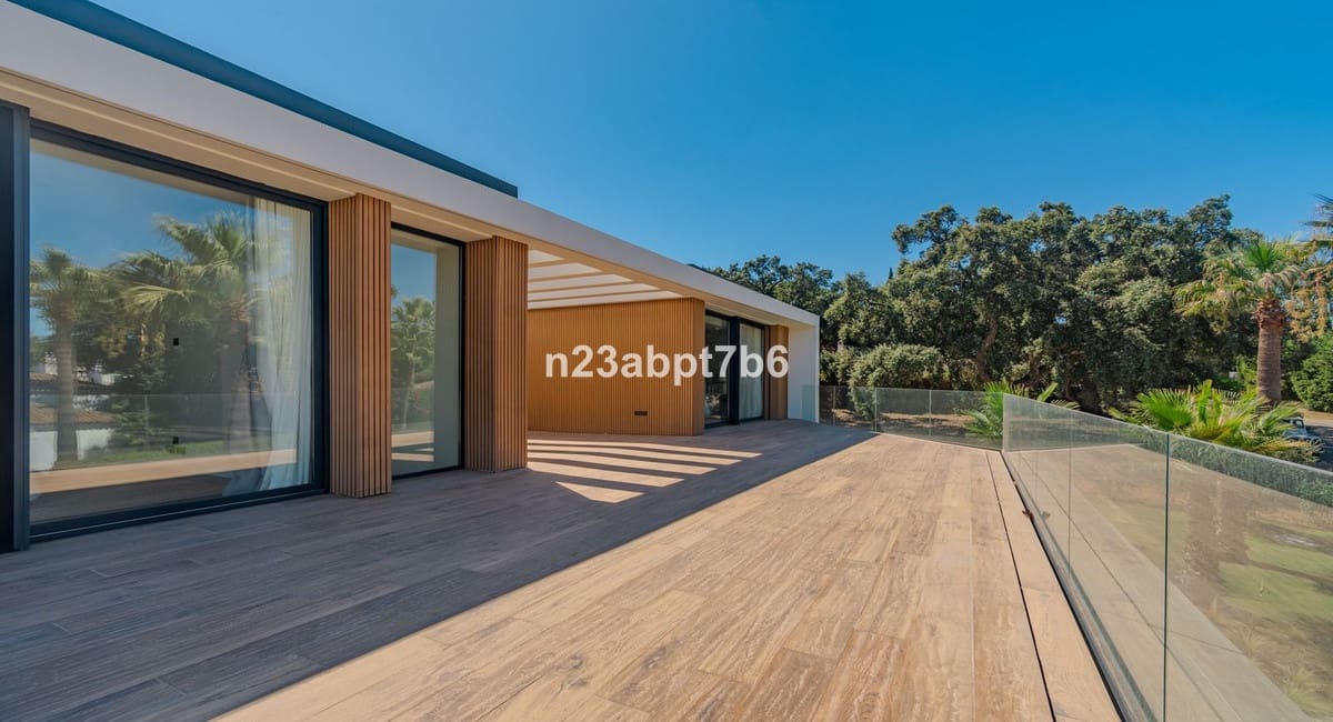 5 bedroom Villa for sale in Sotogrande with garage - € 2,850,000 (Ref: 9524898)